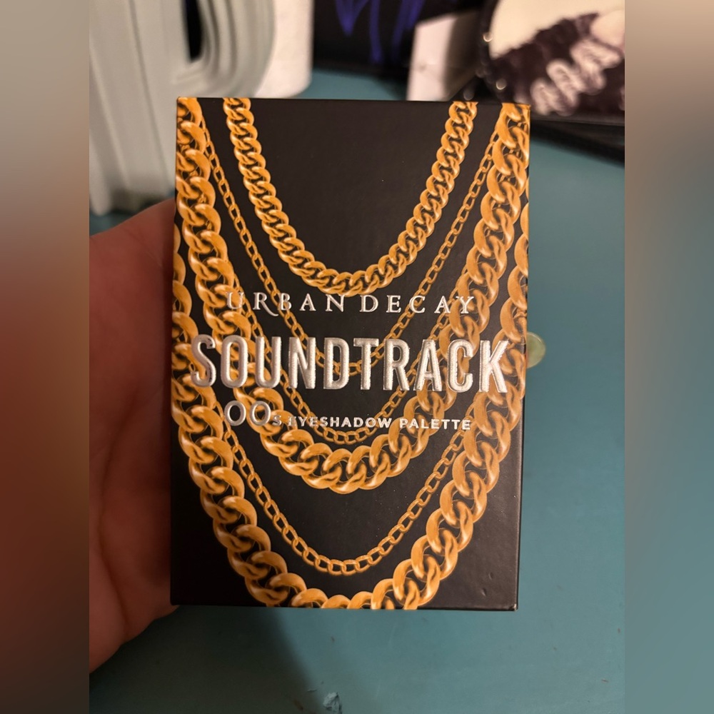 Urban Decay Soundtrack 00’s Eyeshadow Palette
